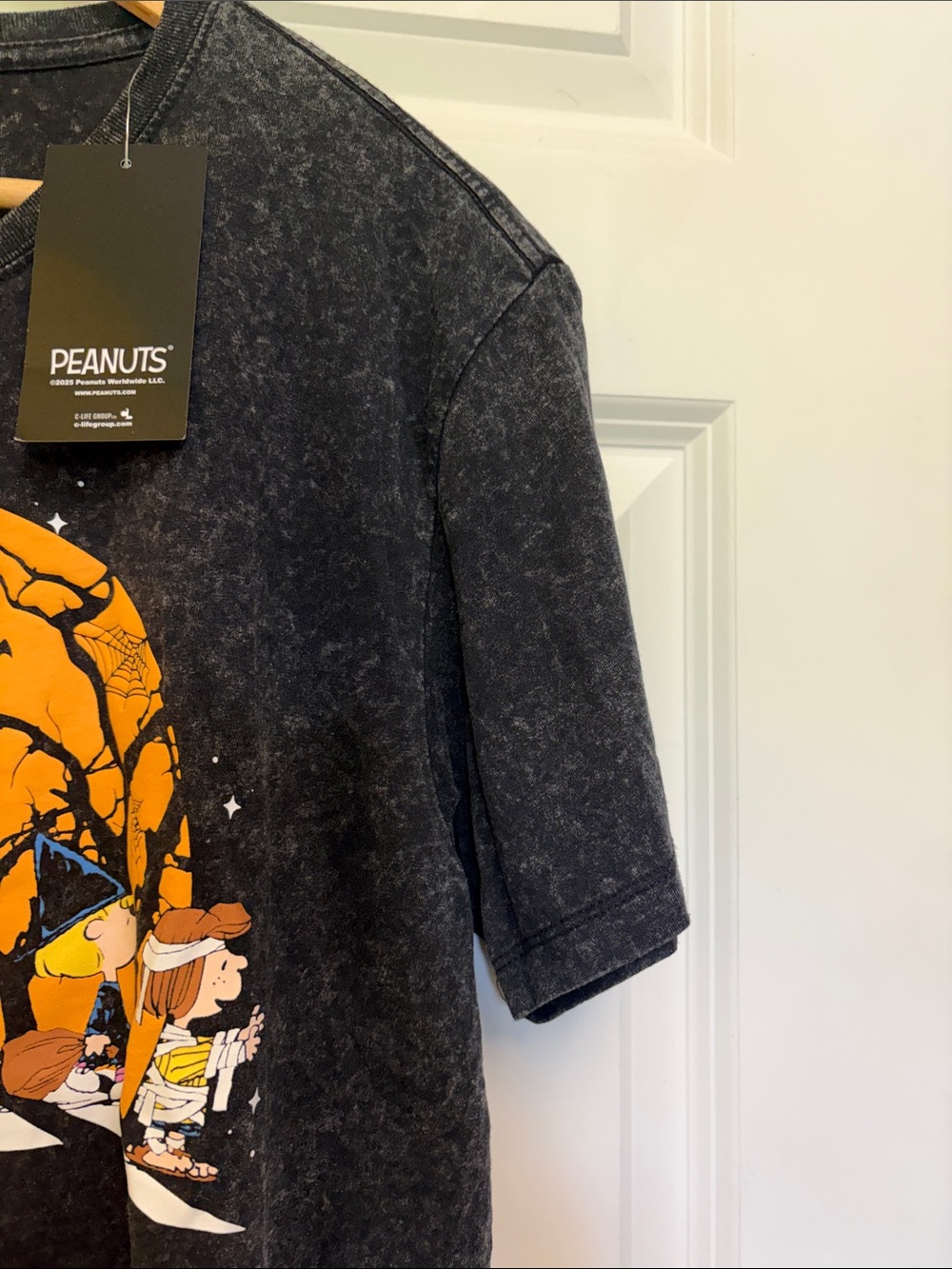 New Peanuts Black Mineral-Wash Short Sleeve Tee with aHalloween Graphic - Picture 5 of 13